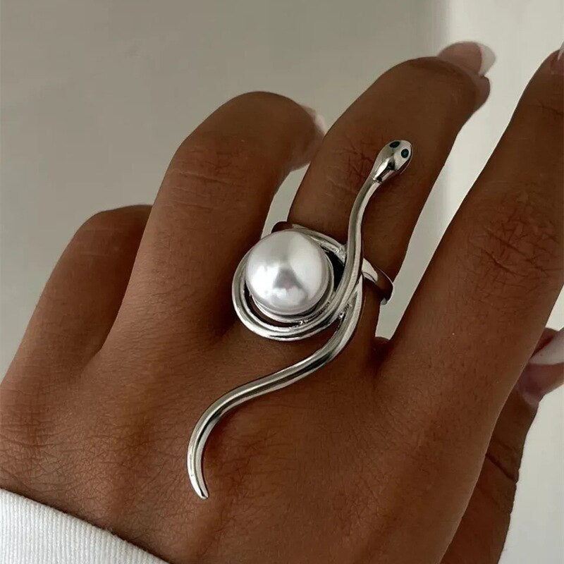 Unique pearl snake ring