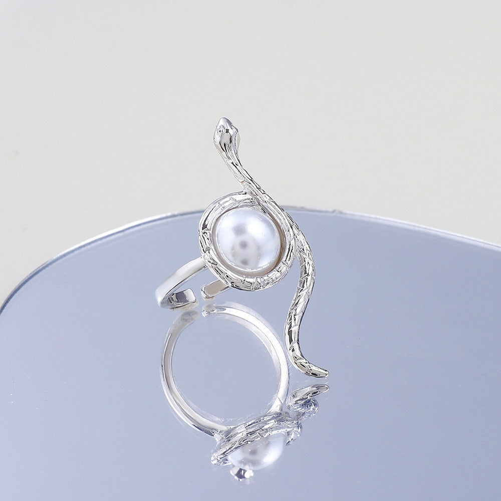 Unique pearl snake ring