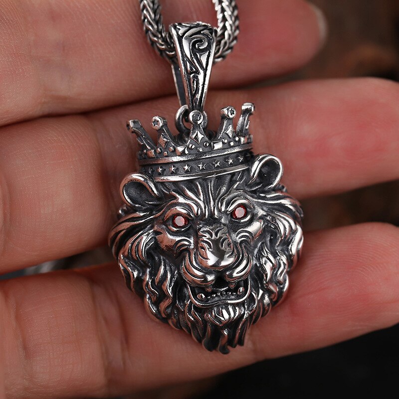 Amazing lion head necklace