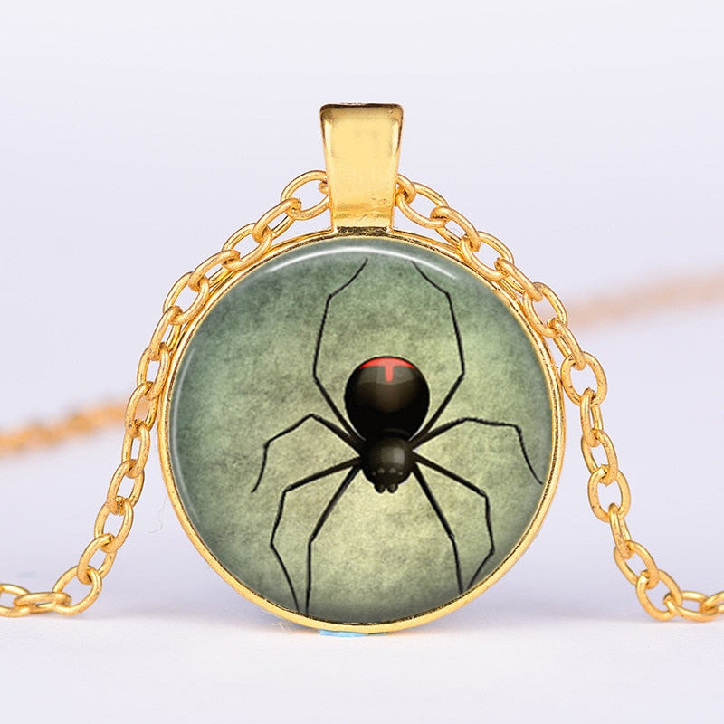 Gorgeous Gothic spider necklace