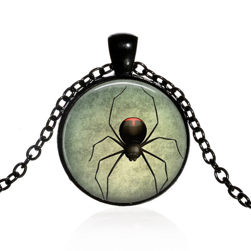 Gorgeous Gothic spider necklace