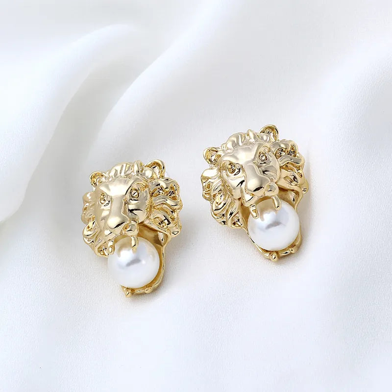Luxury Lion Pearl earring