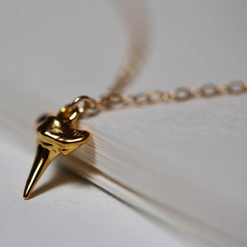 Simple Shark Tooth  Necklace - animalchanel