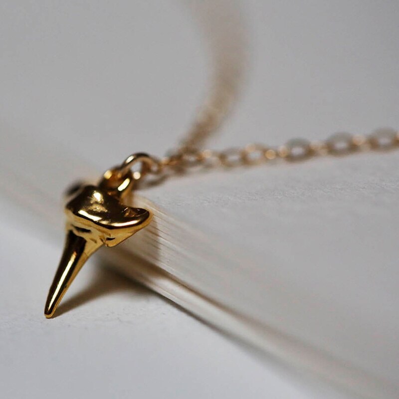 Simple Shark Tooth  Necklace - animalchanel