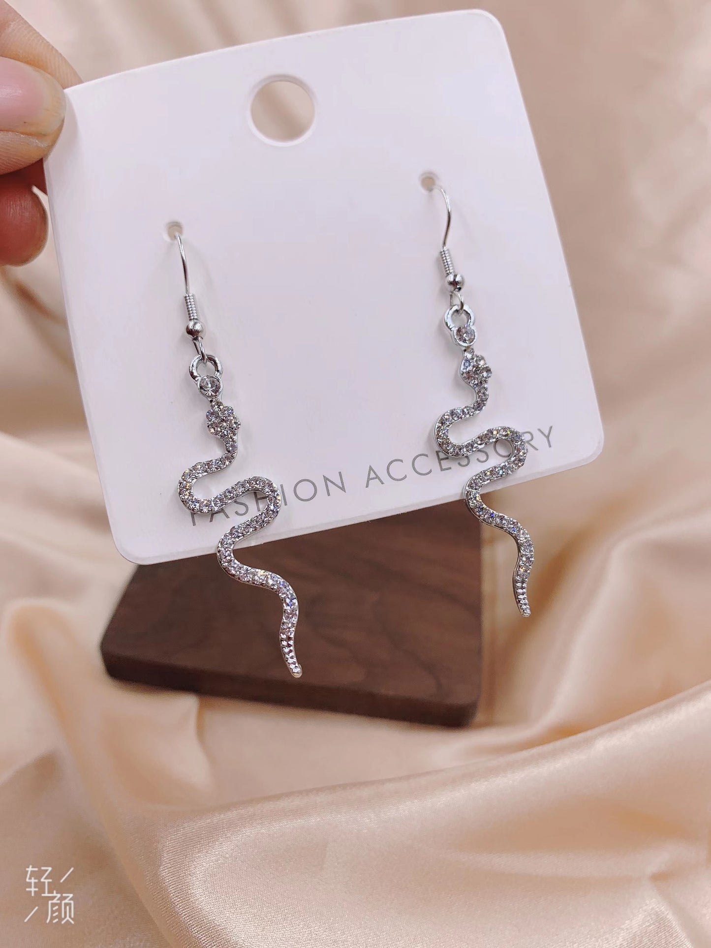Amazing Crystal Snake Earrings - animalchanel