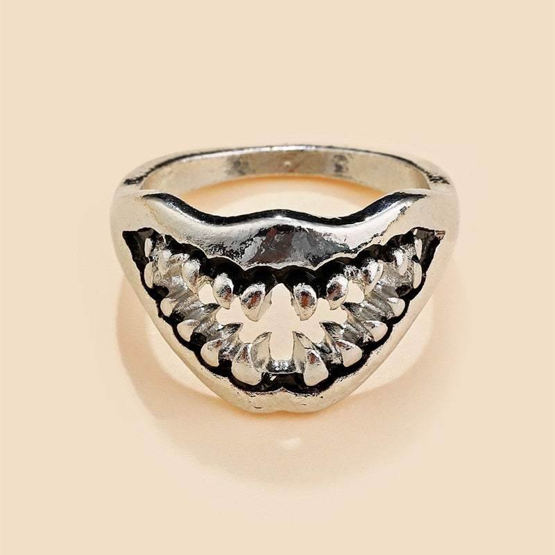 Chic Shark Tooth Ring - animalchanel