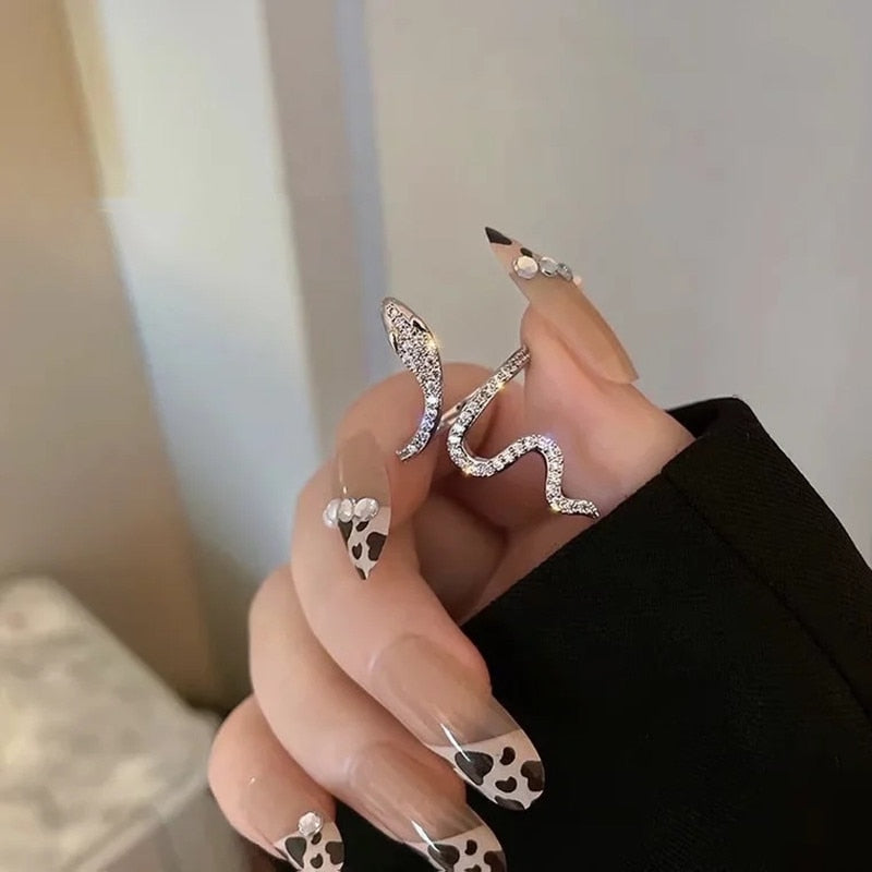 Unique Silver Diamond Snake Rings - animalchanel